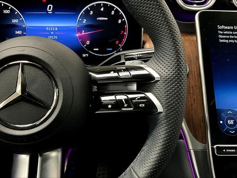 Used 2023 Mercedes-Benz GLC 300 4MATIC image 25