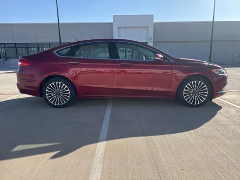 Used 2017 Ford Fusion SE w/ Fusion SE Technology Package image 5