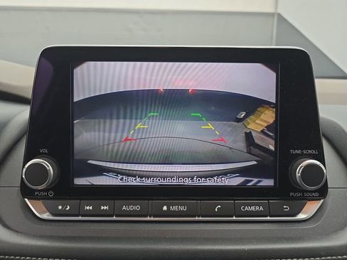 Used 2023 Nissan Rogue SV image 33