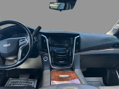 Used 2019 Cadillac Escalade Luxury AWD/4WD image 30