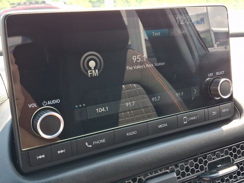 Used 2025 Honda HR-V Sport image 17