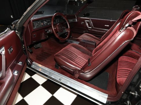 Used 1987 Oldsmobile Cutlass Supreme Salon RWD image 3