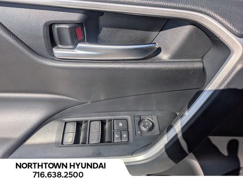 Used 2025 Toyota RAV4 XLE AWD/4WD image 29