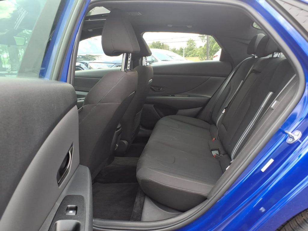 Certified 2026 Hyundai Elantra SEL Sport FWD image 11