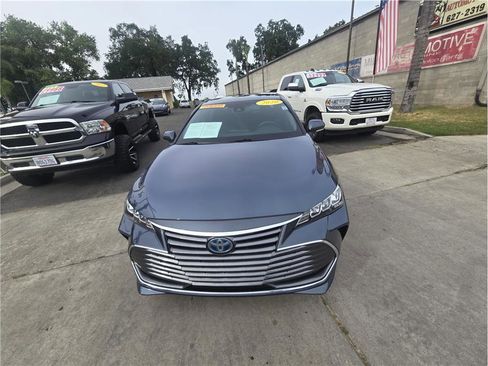Used 2020 Toyota Avalon XLE w/ Moonroof Package FWD image 2