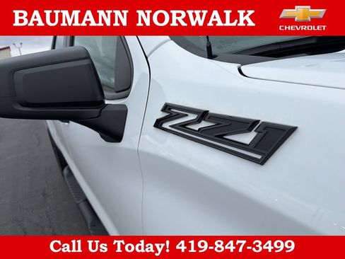 Used 2025 Chevrolet Silverado 1500 Custom Trail Boss w/ Turbomax Blackout Package AWD/4WD image 17