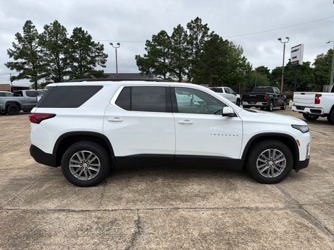 Used 2022 Chevrolet Traverse LT FWD image 6