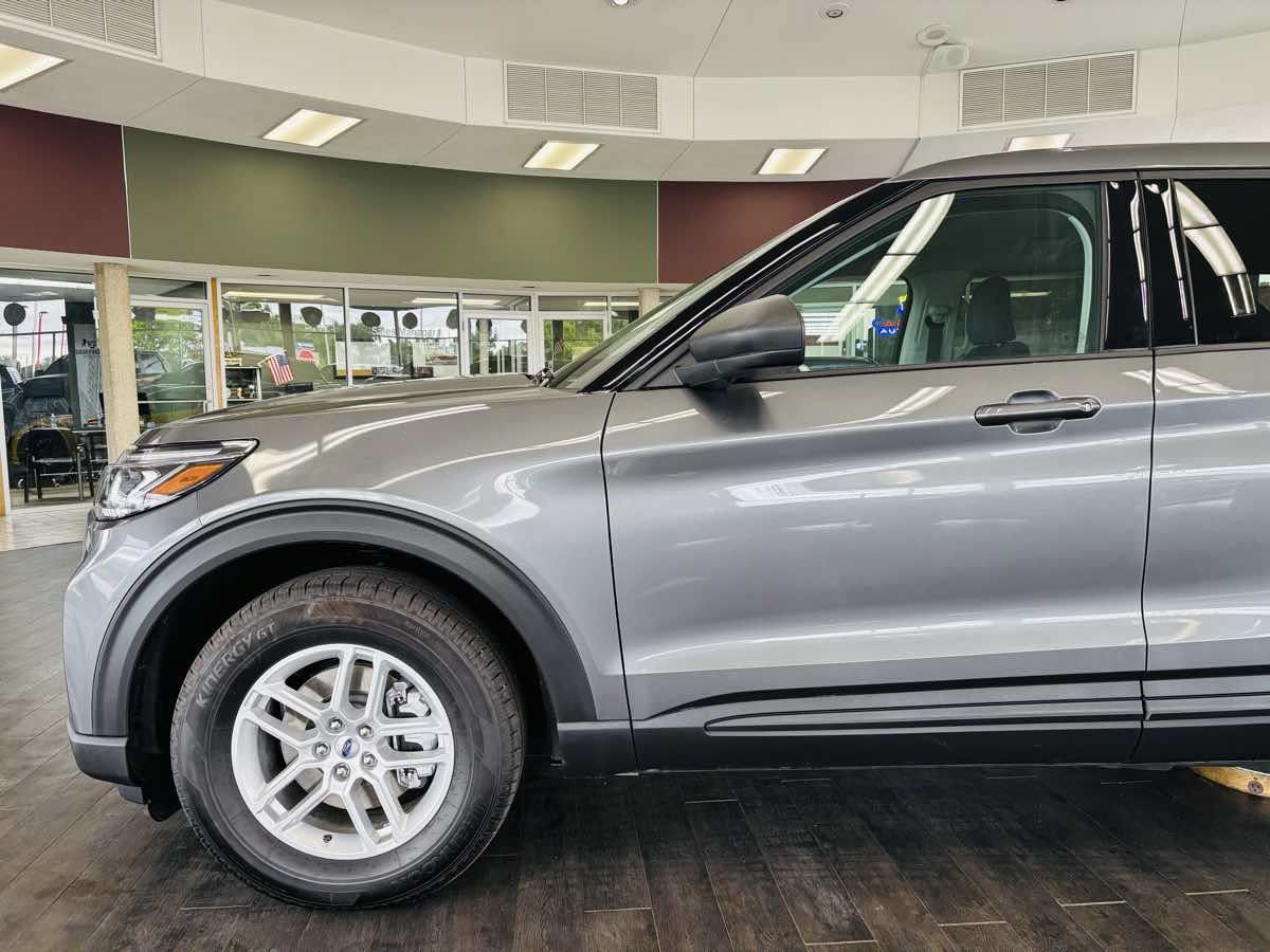 Used 2026 Ford Explorer Active AWD/4WD image 15