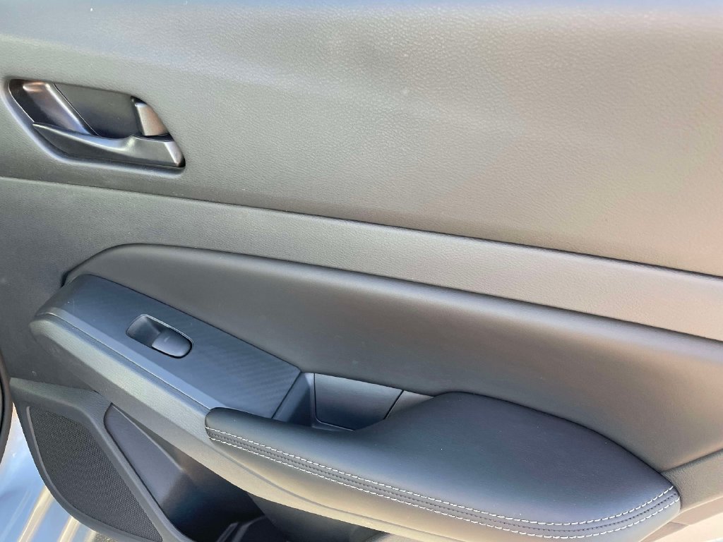Used 2024 Nissan Altima 2.5 SV w/ SV Premium Package FWD image 11