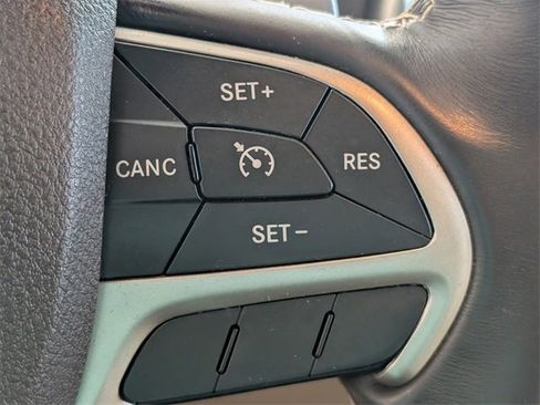 Used 2015 Jeep Grand Cherokee Overland image 22