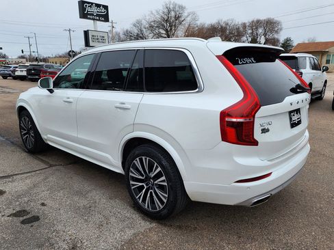 Used 2021 Volvo XC90 T6 Momentum w/ Climate Package image 5