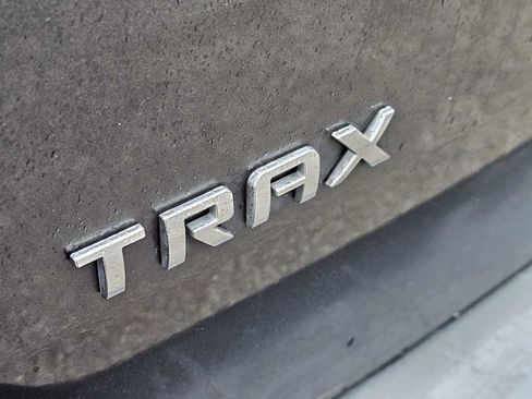 Used 2018 Chevrolet Trax LT w/ LT Convenience Package image 12