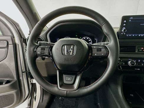 Used 2025 Honda Pilot TrailSport image 16