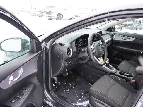 Certified 2022 Kia Forte LXS w/ LXS Technology Package image 15