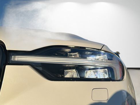 Used 2025 Volvo XC60 B5 Ultra w/ Climate Package image 9