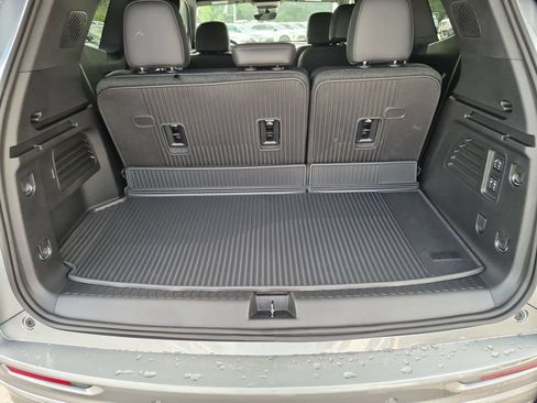 New 2027 Buick Enclave Avenir w/ LPO, Floor Liner Package AWD/4WD image 9