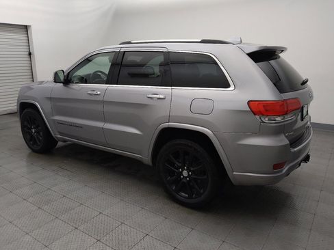 Used 2018 Jeep Grand Cherokee Overland AWD/4WD image 3
