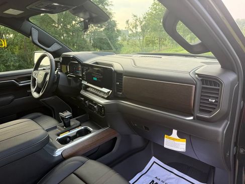 Used 2026 Chevrolet Silverado 1500 High Country w/ High Country Premium Package AWD/4WD image 26