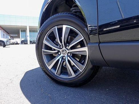 Certified 2022 Toyota Venza LE AWD/4WD image 8