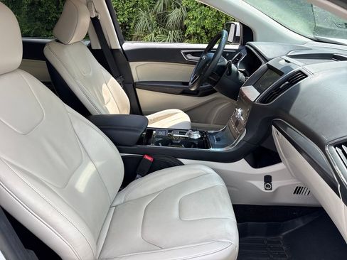 Used 2020 Ford Edge Titanium FWD image 28