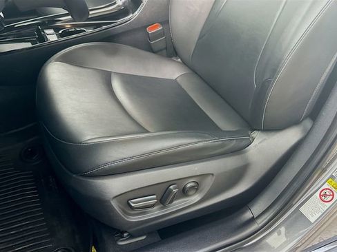 Used 2021 Toyota Prius Prime XLE FWD image 9