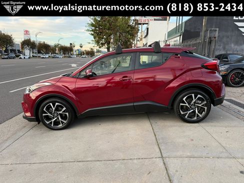 Used 2019 Toyota C-HR XLE image 4