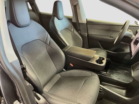 Used 2026 Tesla Model Y 2WD image 28