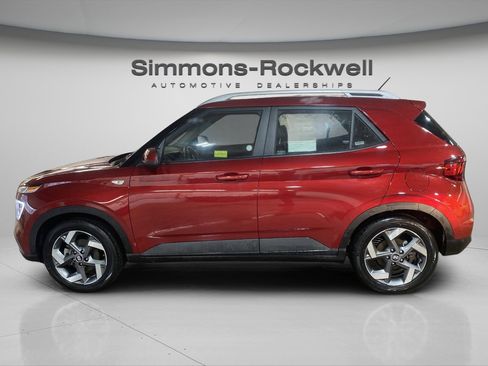 Used 2025 Hyundai Venue Limited image 8