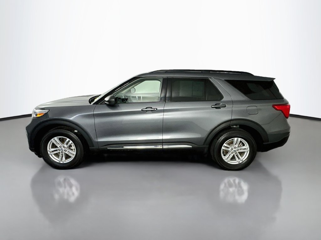 Used 2022 Ford Explorer XLT w/ Equipment Group 202A AWD/4WD image 4