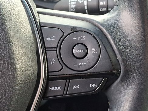 Certified 2022 Toyota Venza XLE image 22