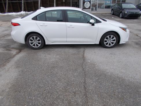 Used 2023 Toyota Corolla LE image 4