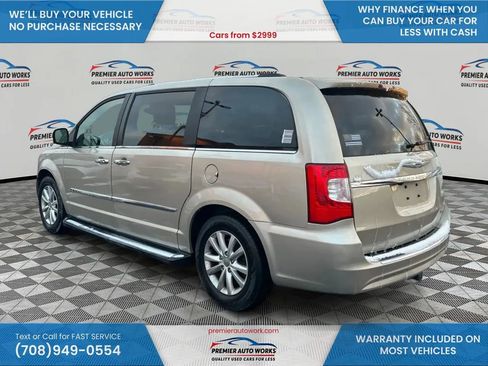 Used 2015 Chrysler Town & Country Limited Platinum FWD image 7