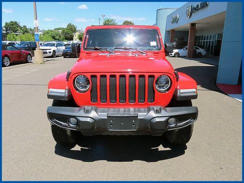 Used 2023 Jeep Wrangler Unlimited Sahara AWD/4WD image 3