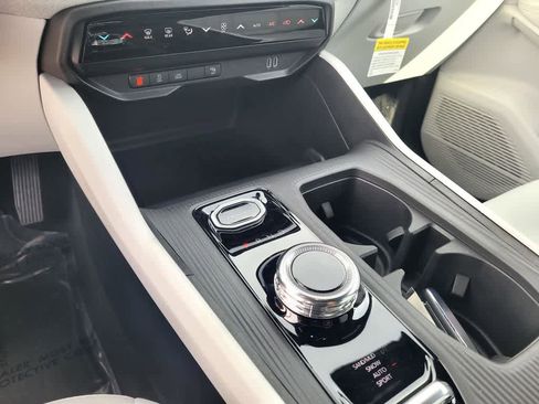 New 2026 Jeep Cherokee Laredo image 16