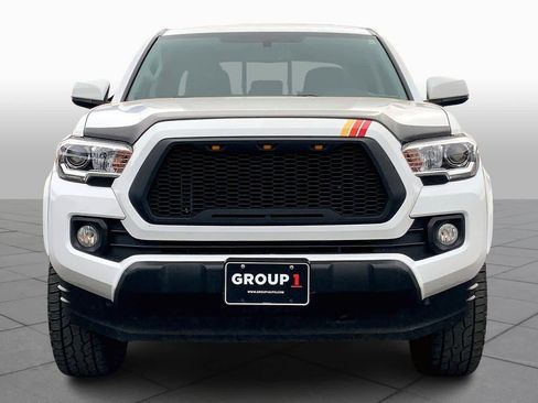 Used 2017 Toyota Tacoma SR5 w/ Tow Package image 4