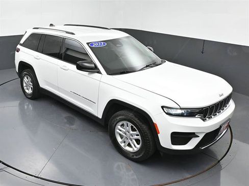 Used 2023 Jeep Grand Cherokee Laredo AWD/4WD image 38