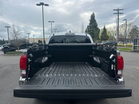 Used 2022 Toyota Tacoma SR5 AWD/4WD image 24