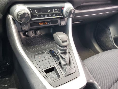 Used 2021 Toyota RAV4 LE image 25