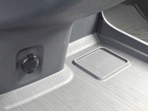 Used 2021 Toyota Sienna XLE AWD/4WD image 29