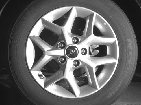 Used 2025 Kia Soul LX w/ LX Technology Package FWD image 14