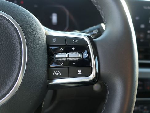 Used 2025 Kia Carnival SX Prestige image 16