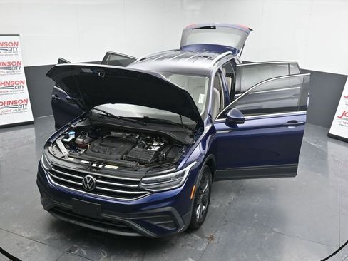 Used 2023 Volkswagen Tiguan SE image 41
