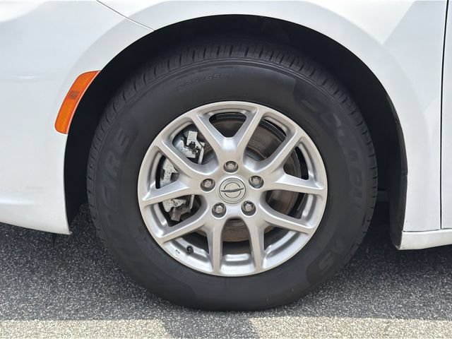 Used 2024 Chrysler Pacifica Touring-L FWD image 40