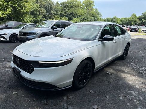 Used 2025 Honda Accord SE image 1