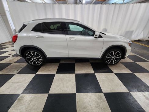 Used 2017 Mercedes-Benz GLA 250 4MATIC w/ Premium Package image 4
