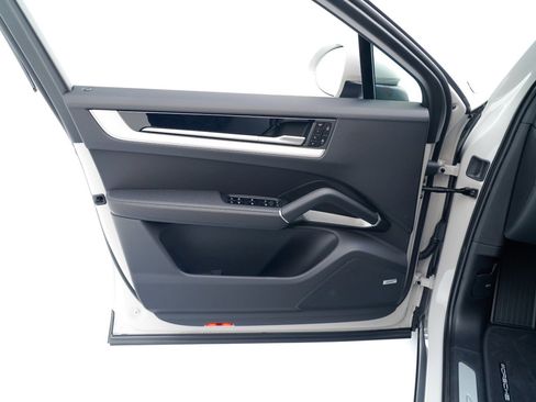 New 2026 Porsche Cayenne Coupe image 23