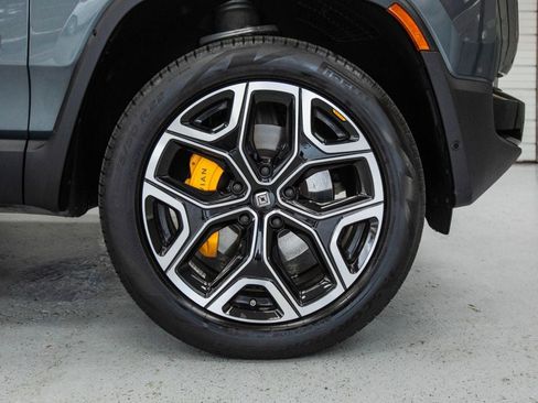 Used 2022 Rivian R1T Adventure image 12