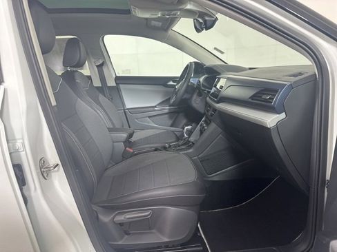 Certified 2024 Volkswagen Taos SE w/ Panoramic Sunroof Package image 4