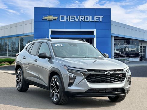 Certified 2024 Chevrolet Trax RS w/ Driver Confidence Package FWD image 6