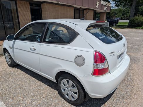 Used 2011 Hyundai Accent SE FWD image 5
